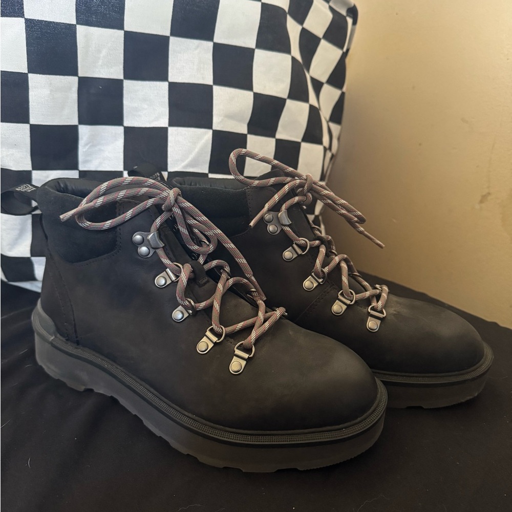 Sorel Women’s Black Lace-Up Hiking Boots Rugged Outdoor Trail Boots Size 9